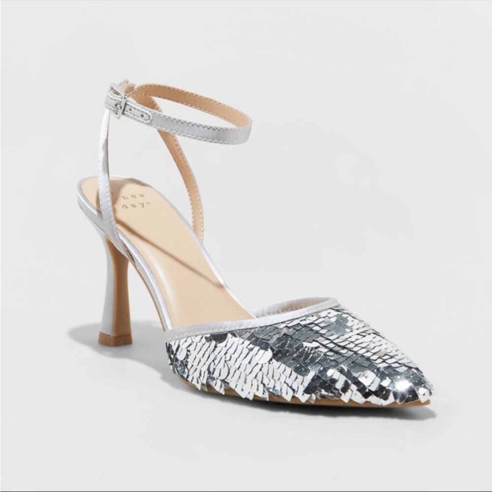 Women’s Silver sequin sling back pumps - size 8 (sold out on…
